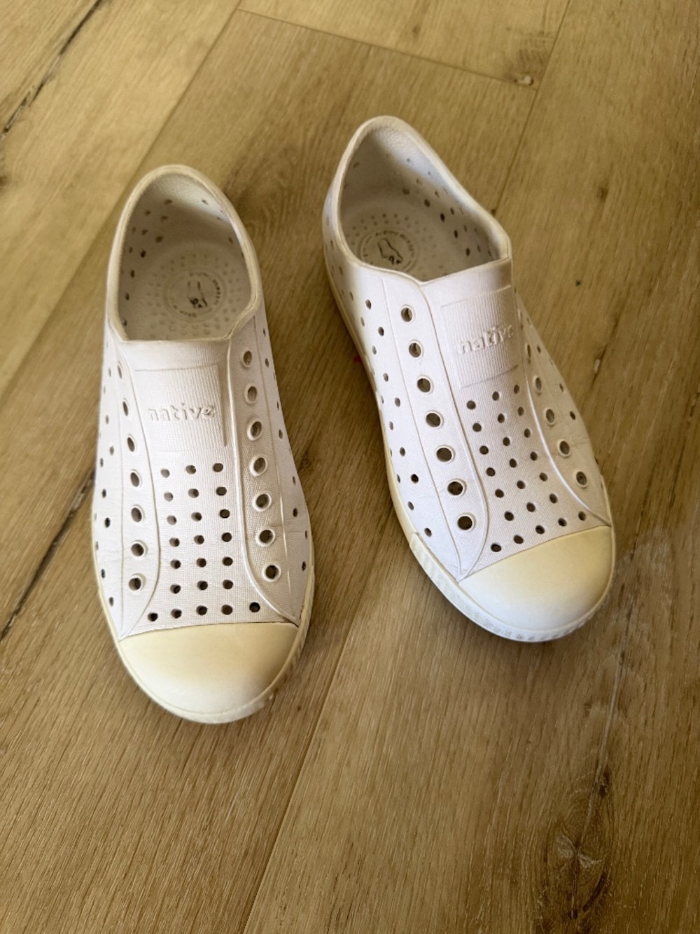 Native White shoes J1